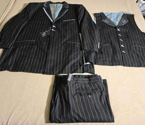 Tuta Valentino Ferrel 3 pezzi: giacca 56L pantalone 50L nero con gessato grigio