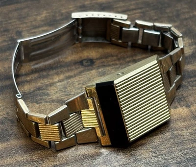 Orologio da polso uomo vintage Bulova Computron Drivers digitale LED 228 per ricambi - Immagine 1 di 4