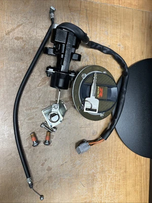 06-22 2006-2022 SUZUKI GSXR 750 GSXR 600 IGNITION LOCK KEY  LOCK SET GAS CAP OEM Foto 1 de 4