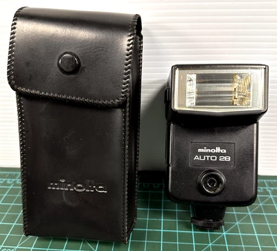Vintage Minolta Auto 28 Camera Flash Speedlight with Case Made in Japan Hot Shoe - Image 1 of 4