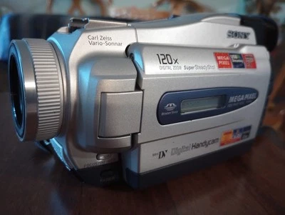 Sony DCR-TRV27 Mini DV Camcorder bundle, batts, charger, case, cables, remote++ - Image 1 of 4