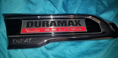 GMC SIERRA K3500 2020-2023 6,6 L Allison Duramax guardabarros lateral derecho insignia Eblem Foto 1 de 4