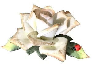 VINTAGE HANDBEMALTE PORZELLAN CAPODIMONTE WEISSGOLD ROSE mit MARIENKÄFER FIGUR - Bild 1 von 21