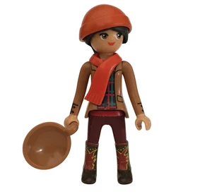 Playmobil Country  Woman w/ hat and scarf and basin of horse food - C26 - Picture 1 of 4