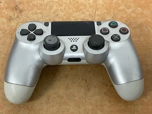 Sony DualShock 4 Controller Wireless CUH-ZCT2E Argento per PlayStation 4 - Foto 1 di 9