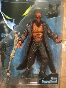SPAWN FILMFIGUR VERBRANNTER SPAWN GRABENSZENE NEU IM BOX - Bild 1 von 3