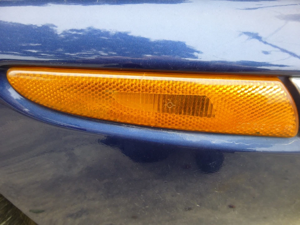 2001 2002 2003 2004 2005 06 07 2008 JAGUAR X-TYPE RIGHT FRONT SIDE MARKER LIGHT - Image 1 of 1