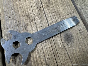 Llave multiherramienta antigua vintage para bicicleta Le Plus Vite Francia usada SGDG - Imagen 1 de 6