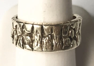 Alianza de boda masculina de corteza de árbol de cualquier tamaño para hombre de oro amarillo blanco de 14 k Foto 1 de 4