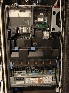 Dell PowerEdge R720 Rack Mountable Server - Picture 1 of 6