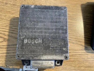  Porsche 928 Bosch ECM usado (OEM) 1981-1984 - Imagem 1 de 2