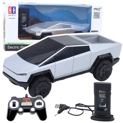 Ferngesteuert RC TESLA CYBERTRUCK 2,4GHz mit LED, Sound Ladestation USB 23,5cm - Bild 1 von 4