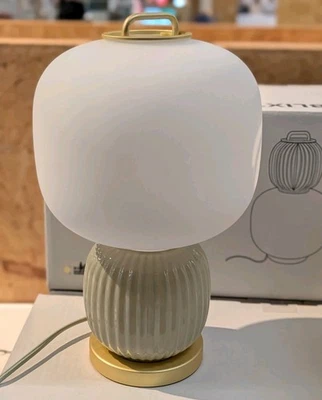 Светильник настольный IKEA PILBLIXT белый/светло-зеленый стеклянный золотой металлический - Изображение 1 из 4