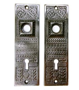 Par de placas traseras antiguas victorianas vintage Eastlake ornamentadas placas de puerta recuperadas - Imagen 1 de 2