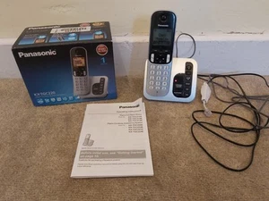 Panasonic KX-TGCA20EX Cyfrowy telefon bezprzewodowy z sekretarką Srebrny - Zdjęcie 1 z 4