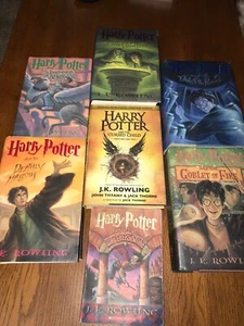 LOT OF 7 HARRY POTTER BOOKS, SIX HARDCOVER AND ONE PAPERBACK - Bild 1 von 13