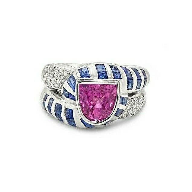 Anillo clásico LeVian con bisel de oro blanco de 18 quilates con zafiro azul rosa y diamante redondo Foto 1 de 4