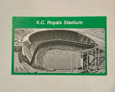 Vintage años 80 K.C. Stock de tarjetas postales con foto de Royals Stadium Kansas City Foto 1 de 2