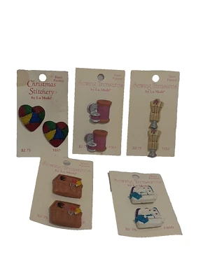 Vtg Sewing Treasures Buttons Sewing Theme,  La Mode, Machine Thread Basket Heart - Image 1 of 4