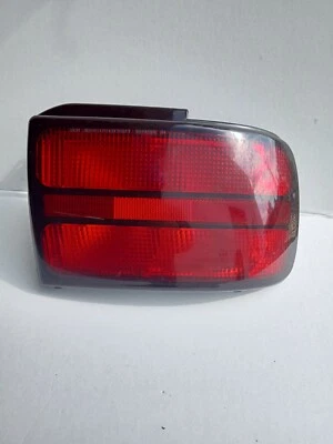 OLDSMOBILE ACHICKVA 1992-1998 LUZ TRASERA FRENO FRENO LADO DERECHO DERECHO OEM Foto 1 de 4
