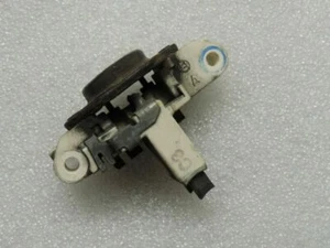 Original Bosch 90A 14V Lichtmaschine Generator Alternator Kohlebürste Regler - Foto 1 di 4