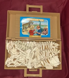 Ossa di dinosauro Fisher Price Design A Saur 1988 vintage 100% completo 38 pezzi - Foto 1 di 24