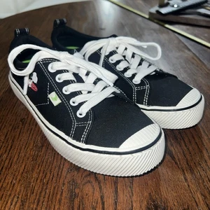 Zapatilla deportiva Cariuma PEANUTS OCA Low Snoopy Surf lona negra para hombre 7 mujer 8,5 - Imagen 1 de 12