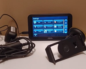 Magellan RoadMate 5236T-LM GPS - Picture 1 of 1