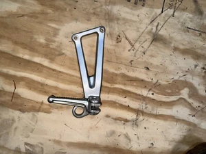 01 Clavija y soporte trasero derecho Ducati Supersport 750 750SS - Imagen 1 de 2