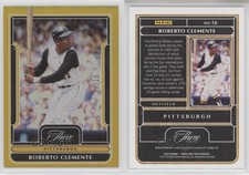 2023 Panini Three and Two Holo Gold /15 Roberto Clemente #16 HOF
