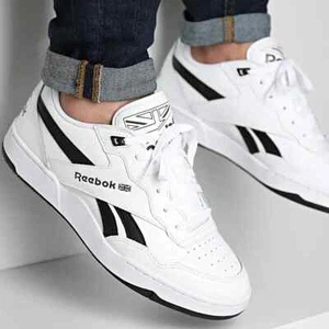 Scarpe da ginnastica classiche Reebok in pelle tutte le taglie bianco nero prezzo consigliato £ 99 RCBB4WB - Foto 1 di 12