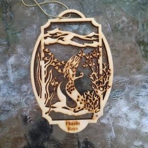 Adorno de Navidad Sirena de los Cayos de Florida Madera Quemado NUEVO Antiguo Stock Desde 2005 - Imagen 1 de 7