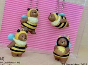4PCS Wood Carving Bee Bear 4 PCS/SET Hanging Pendant Keychain Capsule Toy - Picture 1 of 7
