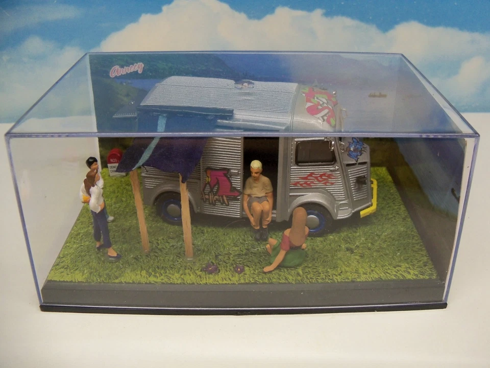 DIORAMA STYLE ROUTE BLEUE CITROËN H HY CAMPING CAR  boite vitrine  1/43 - Photo 1/4