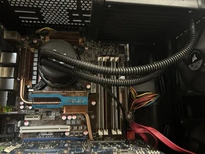 Intel Core 2 Quad Q9550 - ASUS P5Q3 Deluxe, Corsair Water Cooling, 8GB 4x2GB RAM - Picture 1 of 1