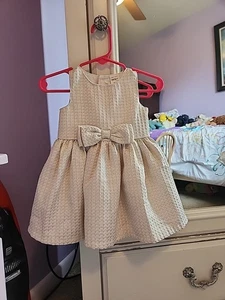 VESTIDO NIÑA ORO BRILLO DE CARTERS.  TALLA 6 MESES  - Imagen 1 de 12