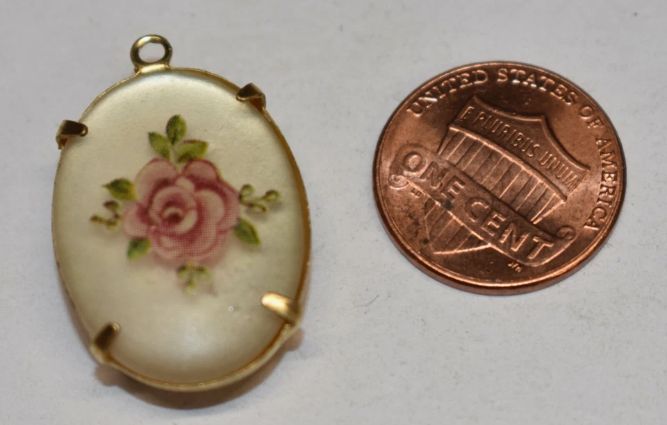 COLGANTE PLÁSTICO ROSA FLORAL VINTAGE • 25x18mm • COLGANTE GRANDE OVALADO Foto 1 de 1