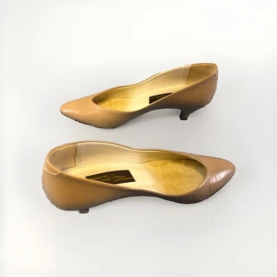 Zapatos de salón Sesto Meucci para mujer de cuero beige sin cordones charol talla 6 M Foto 1 de 4