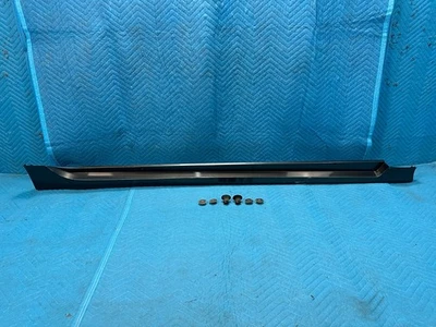 Moldura de panel basculante lado del pasajero Toyota Prius 2016-2022 gris: 1G3 OEM Foto 1 de 4