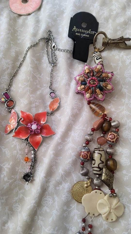 Dije y collar bolsa accesorios Foto 1 de 4