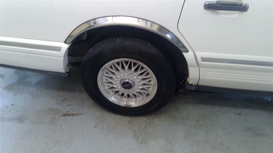 Wheel 15x6-1/2 Aluminum Lacy Spokes Fits 90-96 LINCOLN & TOWN CAR 1653968 - Image 1 of 4