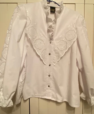Traumhafte Trachtenbluse weiß mit Stickerei und Rüschen  Gr. 44 - Bild 1 von 4