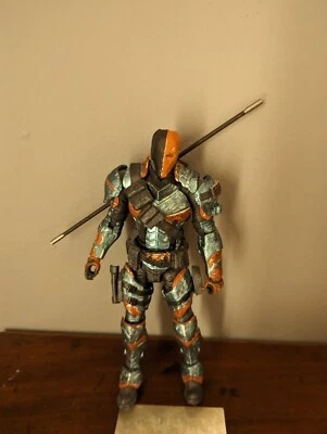 DC DIRECT COLLECTIBLES BATMAN ARKHAM ORIGINS SERIES 2 DEATHSTROKE ACTION FIGURE - Image 1 of 3