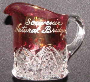 Jarra miniatura de recuerdo de vidrio con flash de rubí Natural Bridge, Virginia 1905 1905 - Imagen 1 de 7