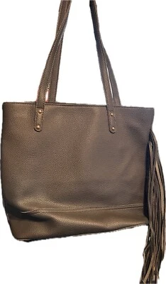 Bolso de hombro Montana West gris con flecos Foto 1 de 3