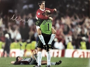 Manchester United Signed Phil Neville 99 Champions League Final Photo - Picture 1 of 3