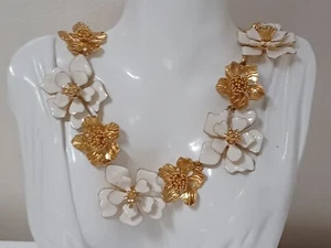 Oscar de la Renta - Halskette goldene Blumen weiß emailliert - Bild 1 von 10