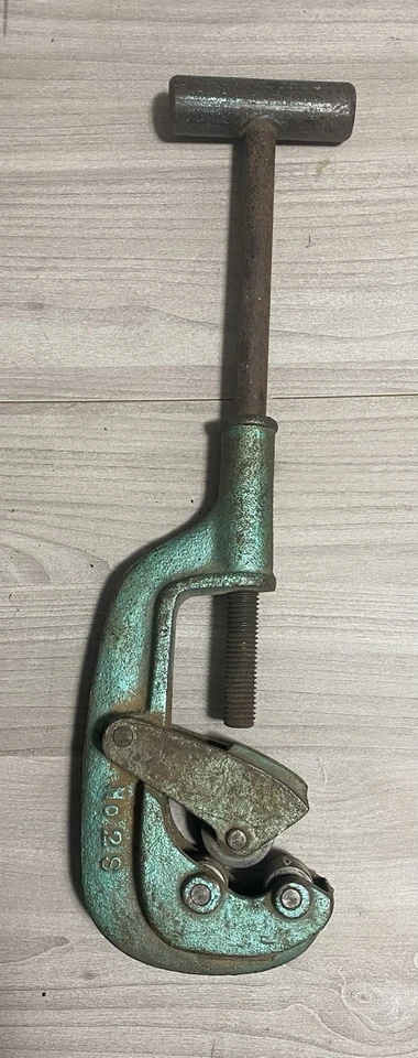 Vintage Tool No. 28 Heavy Duty Pipe Cutter Used - Image 1 of 1