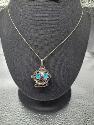 Filigree 猫头鹰吊坠扩散器 18 英寸纯银链 — 第 1/4 张图片