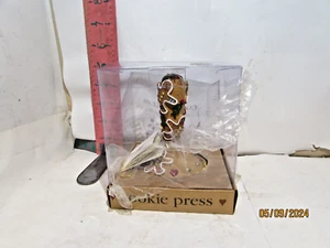 WILTON SHAKER HEARTH COOKIE STAMP - GINGERBREAD BOY STAMP , NEW IN PACKAGING - Picture 1 of 3